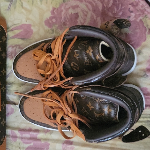 Louis vuitton off white air jordan 1 size us9.5 - Picture 3 of 6